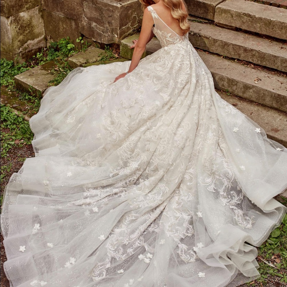 Amalia Carrara Wedding gown